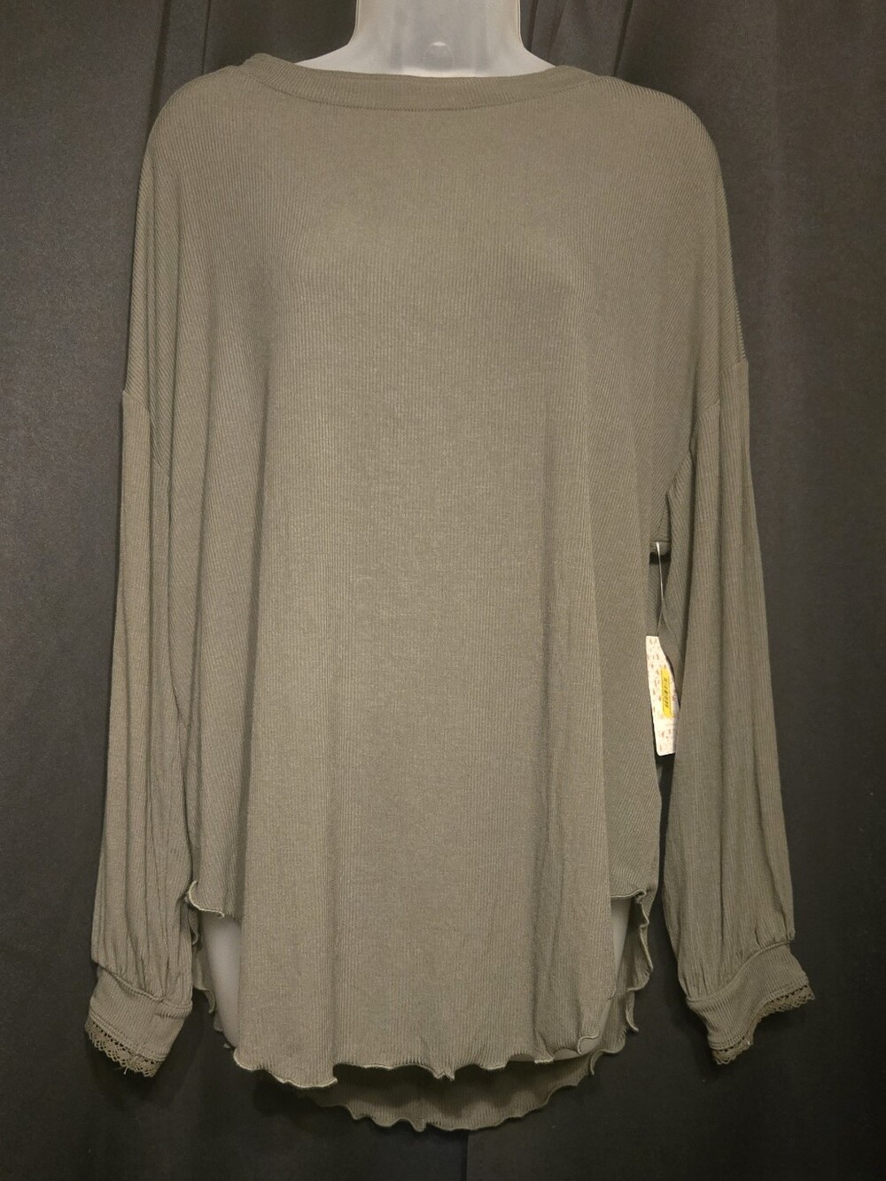 NWT Free People Women’s Green Relaxed Fit Long Sleeve Open Back Top Size XSmall